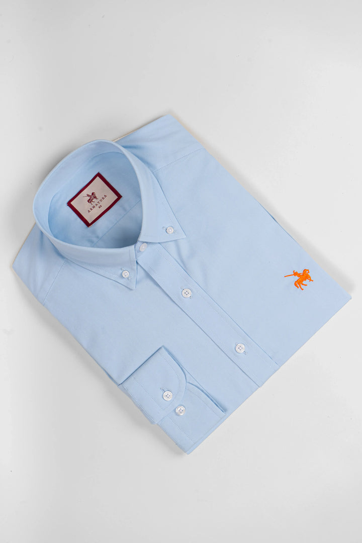 Camisa para hombre azul claro. Una prenda que brinda comodidad y estilo.
