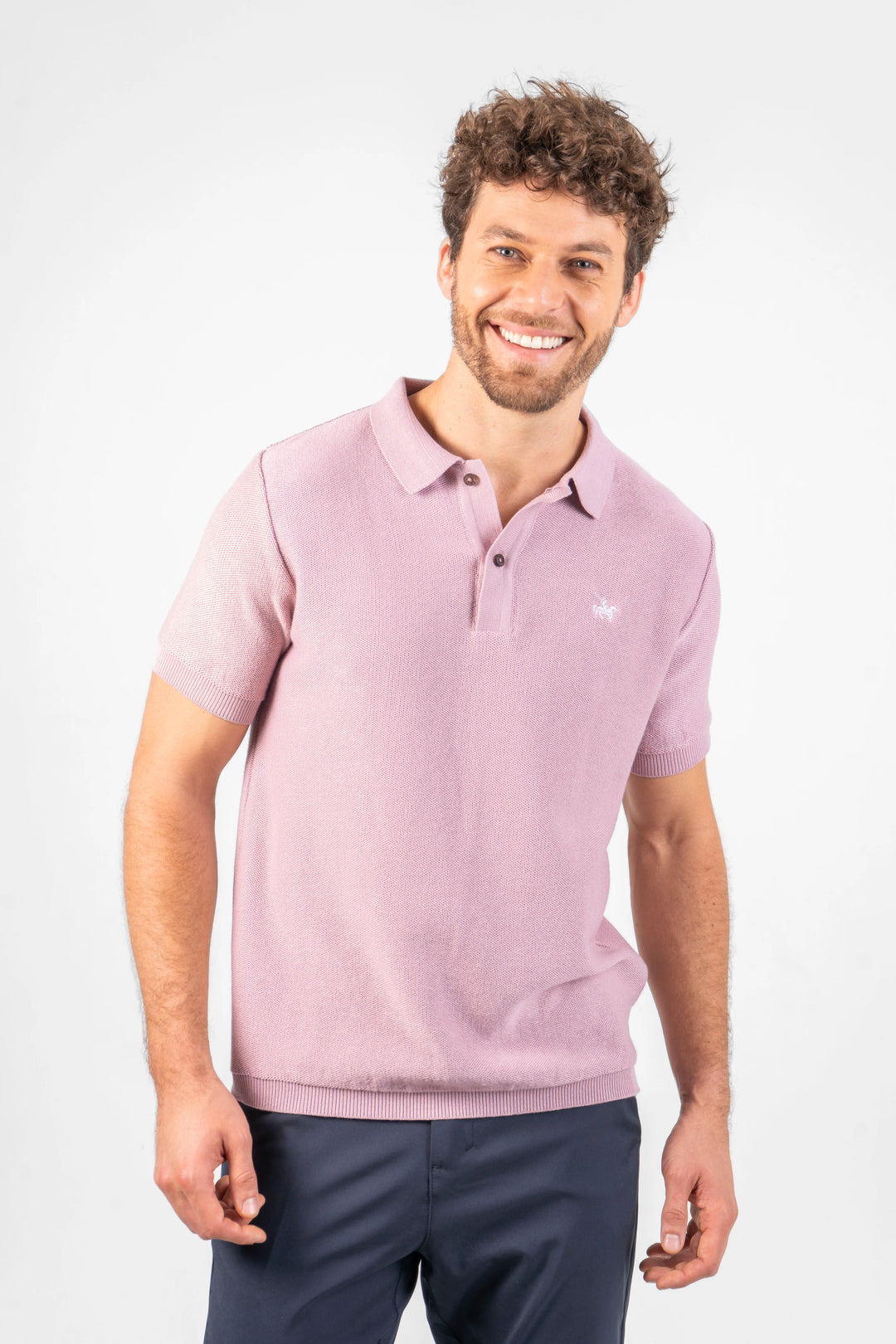Camiseta para hombre polo. Tejida color lila, horma slim fit