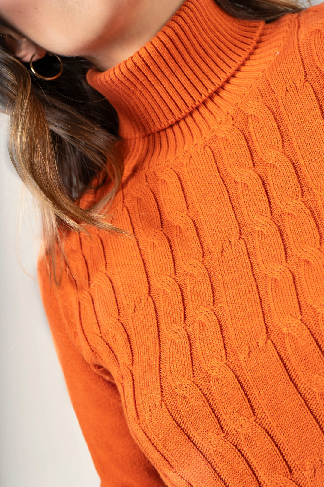 Suéter trenzado cuello tortuga Mujer Naranja claro