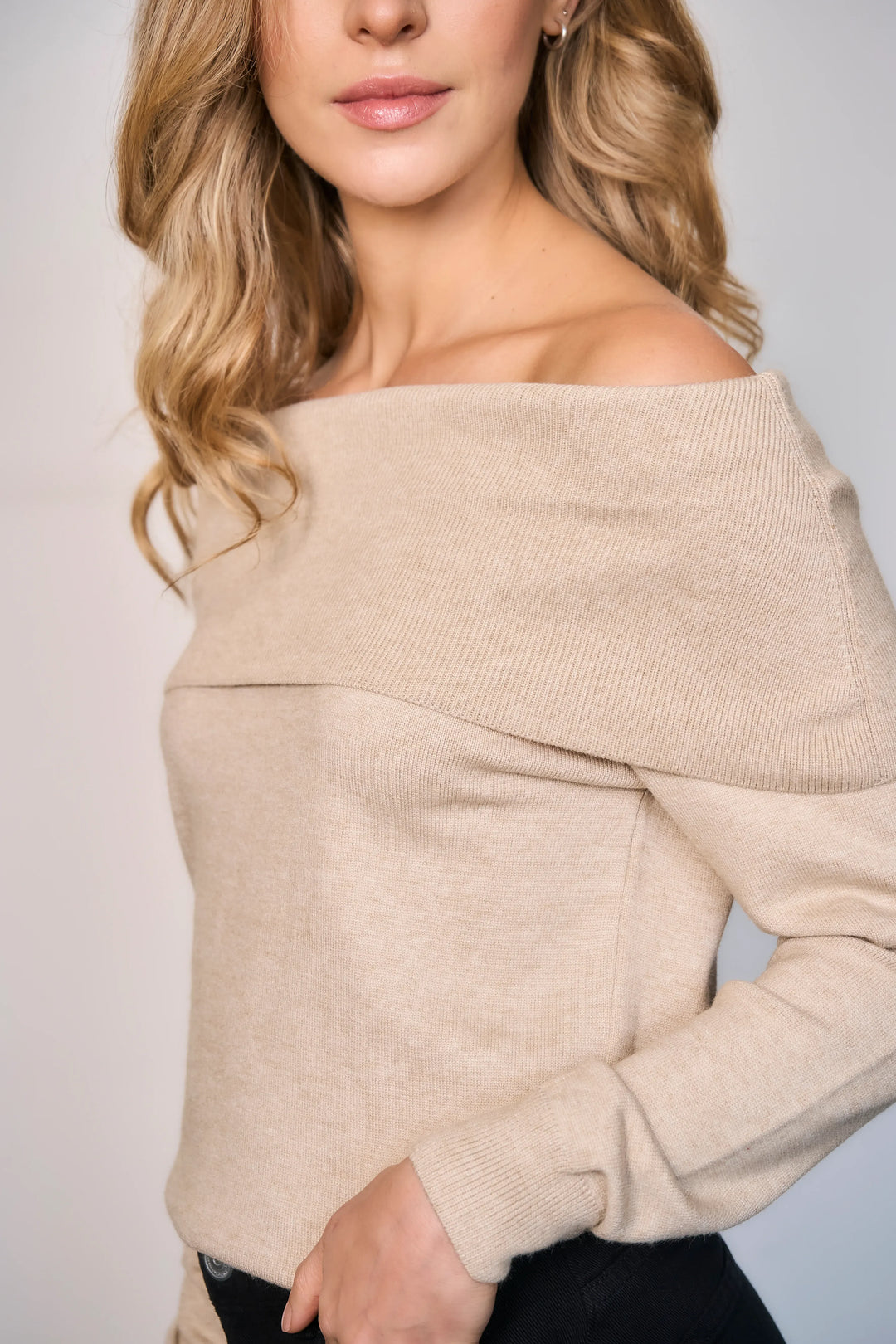 Suéter Off Shoulder Camel Mujer