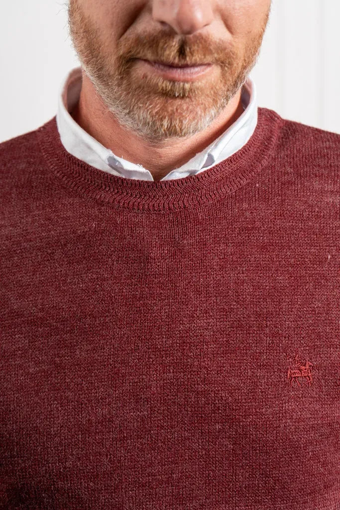 Suéter para hombre cuello redondo Essential Armatura vinotinto. Versátil y cómodo para cualquier ocasión