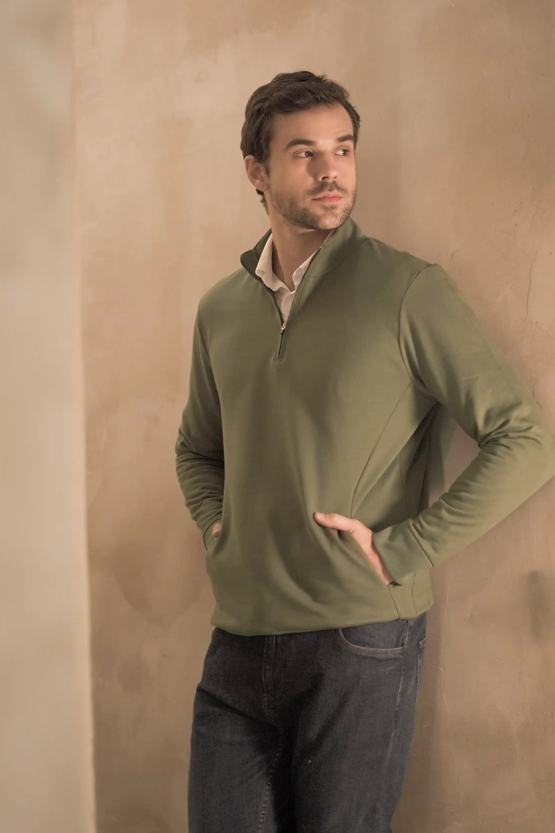 Suéter para hombre cuello Halfzip color verde. Referencia Cozy Armatura,