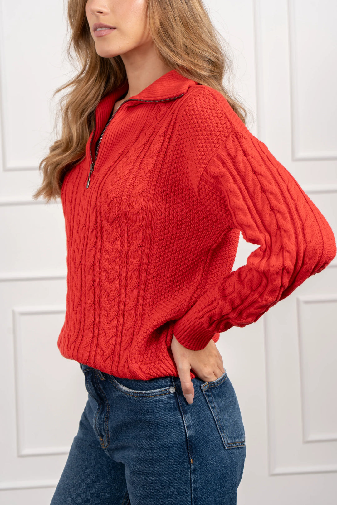 Suéter trenzado cuello halfzip de algodón color rojo