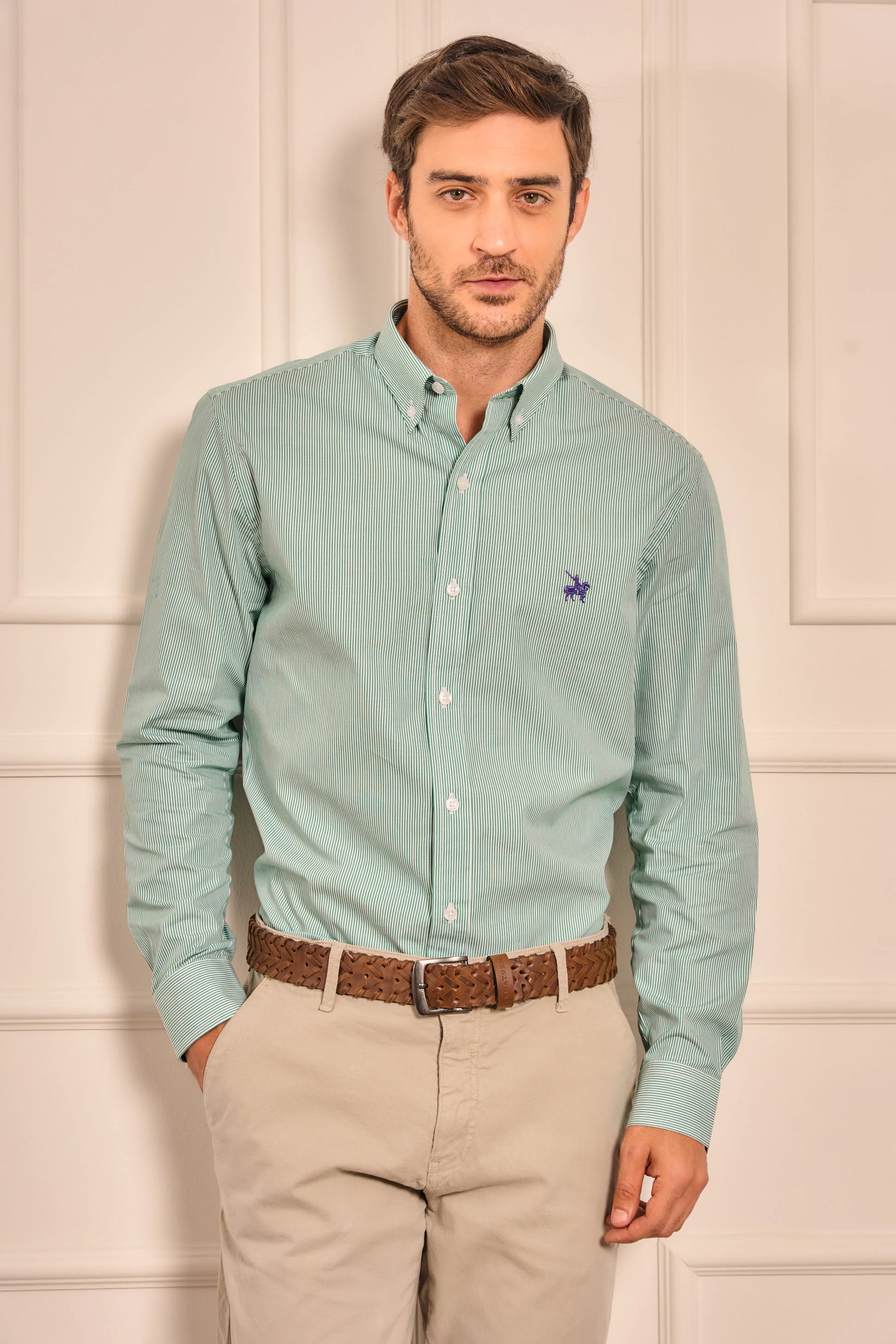 Camisa para hombre de rayas color verde Armatura. 100% algodón.