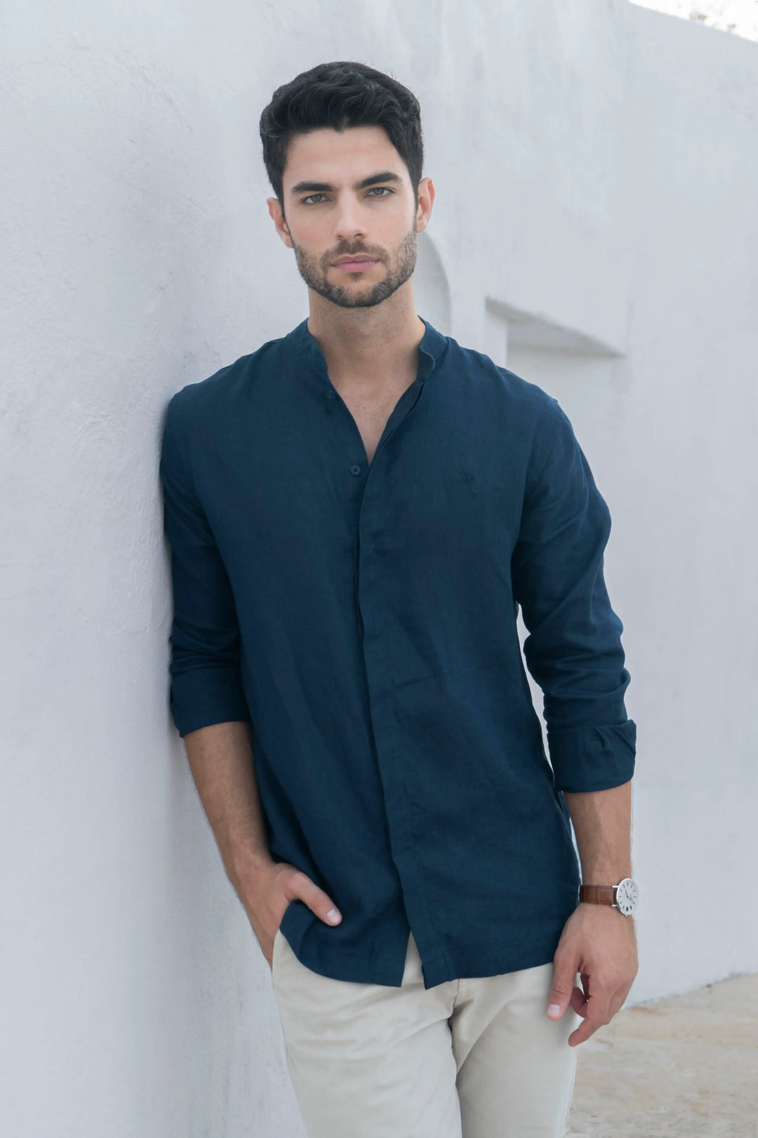 Camisa para hombre azul oscuro material 100% lino, manga larga.