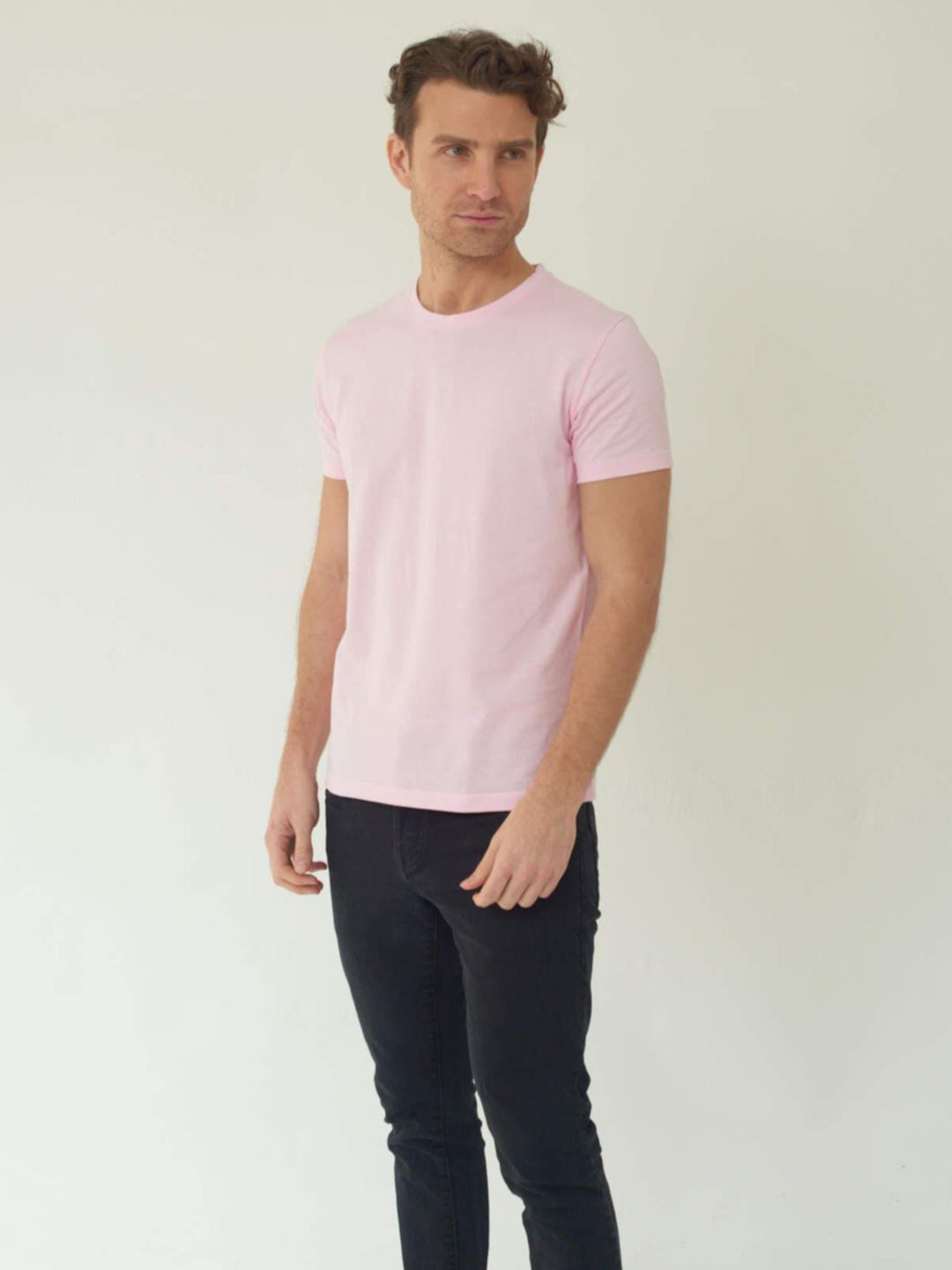 camiseta cuello redondo para hombre rosada