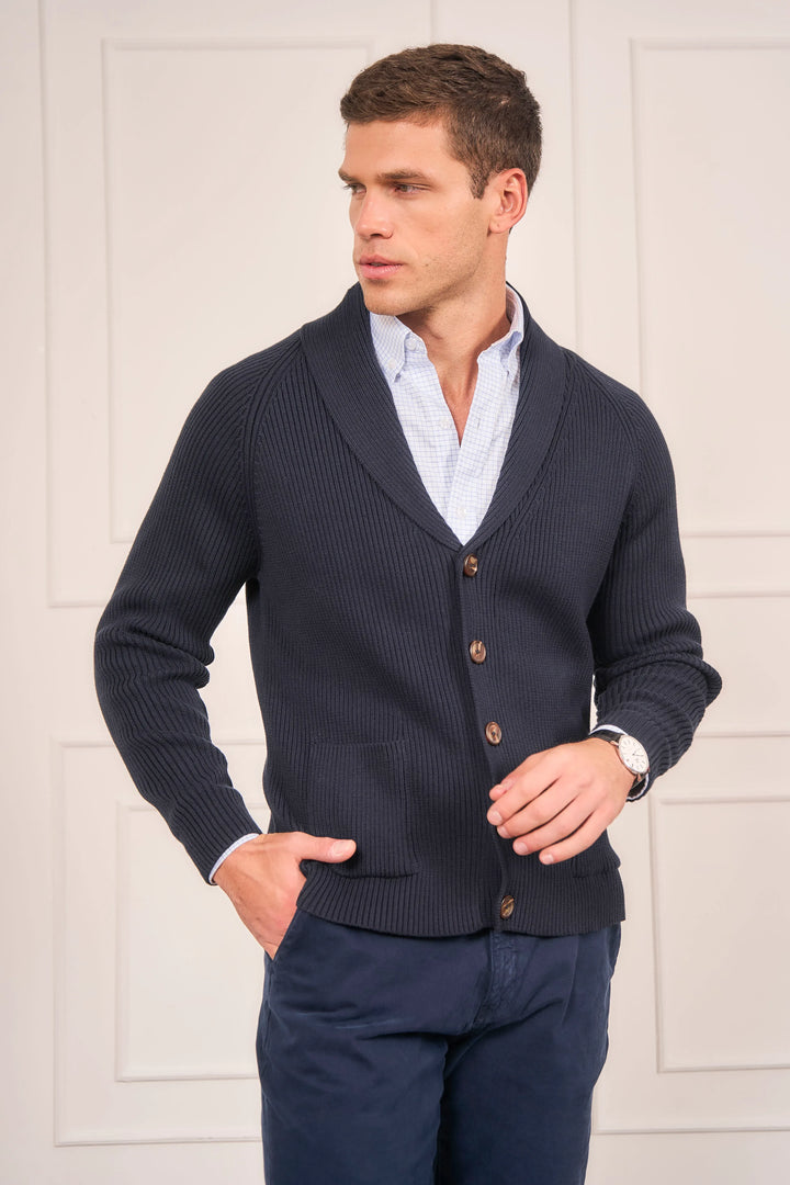 Saco tipo cardigan con cuello shawl para hombre, tejido acanalado en algodón.