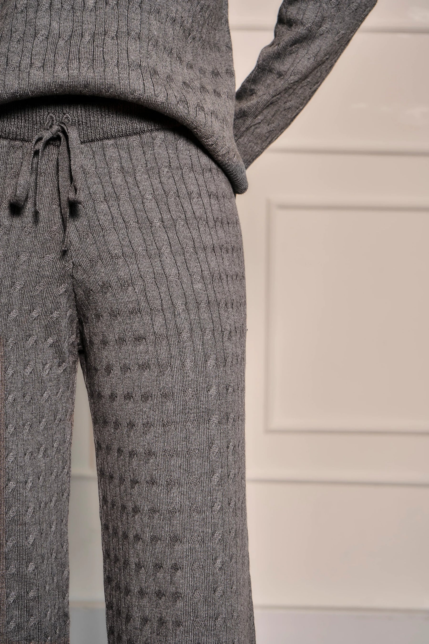 Pantalón Trenzado Mujer Gris