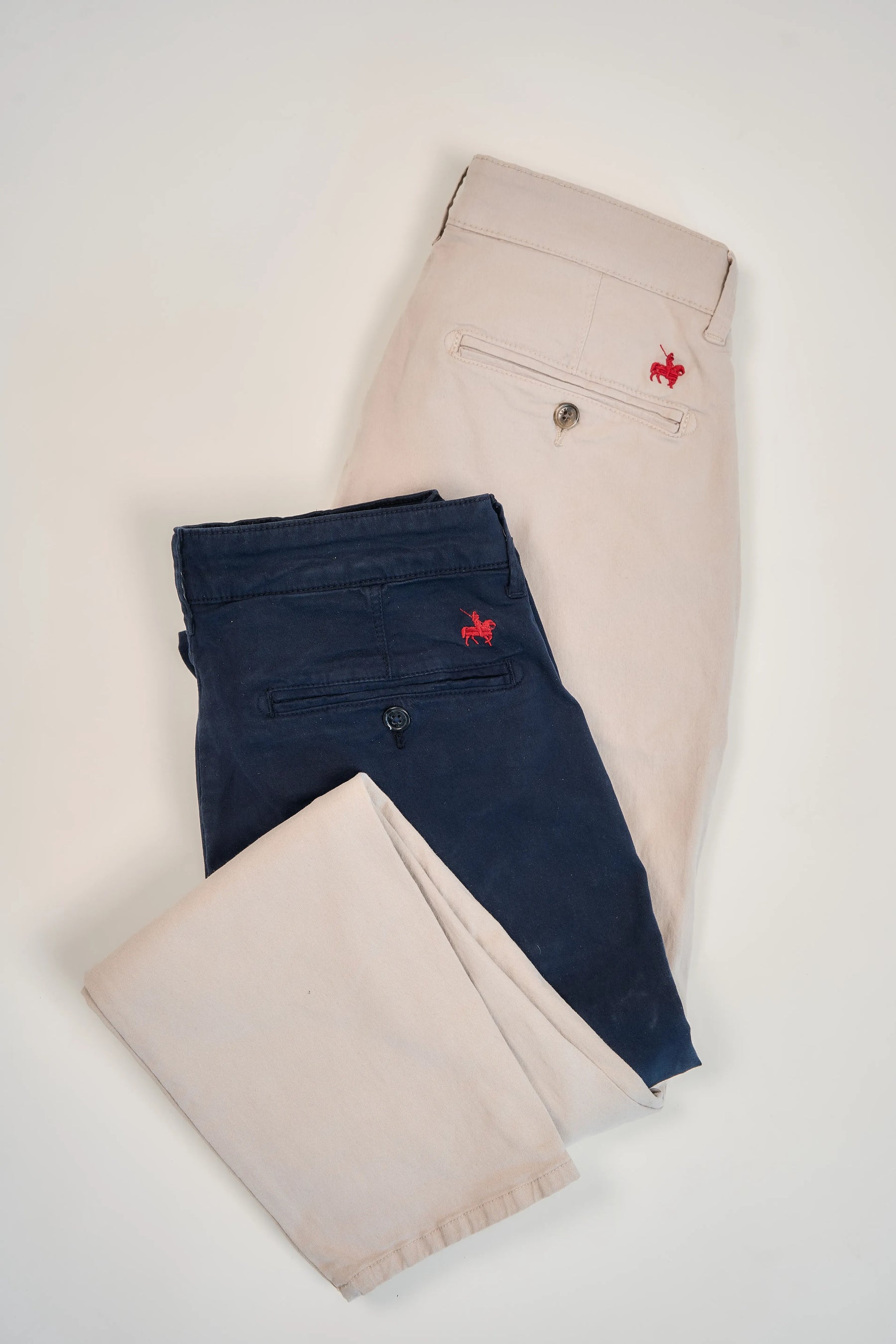Pack pantalones para hombre tipo chino. Ahorra comprando en pack.