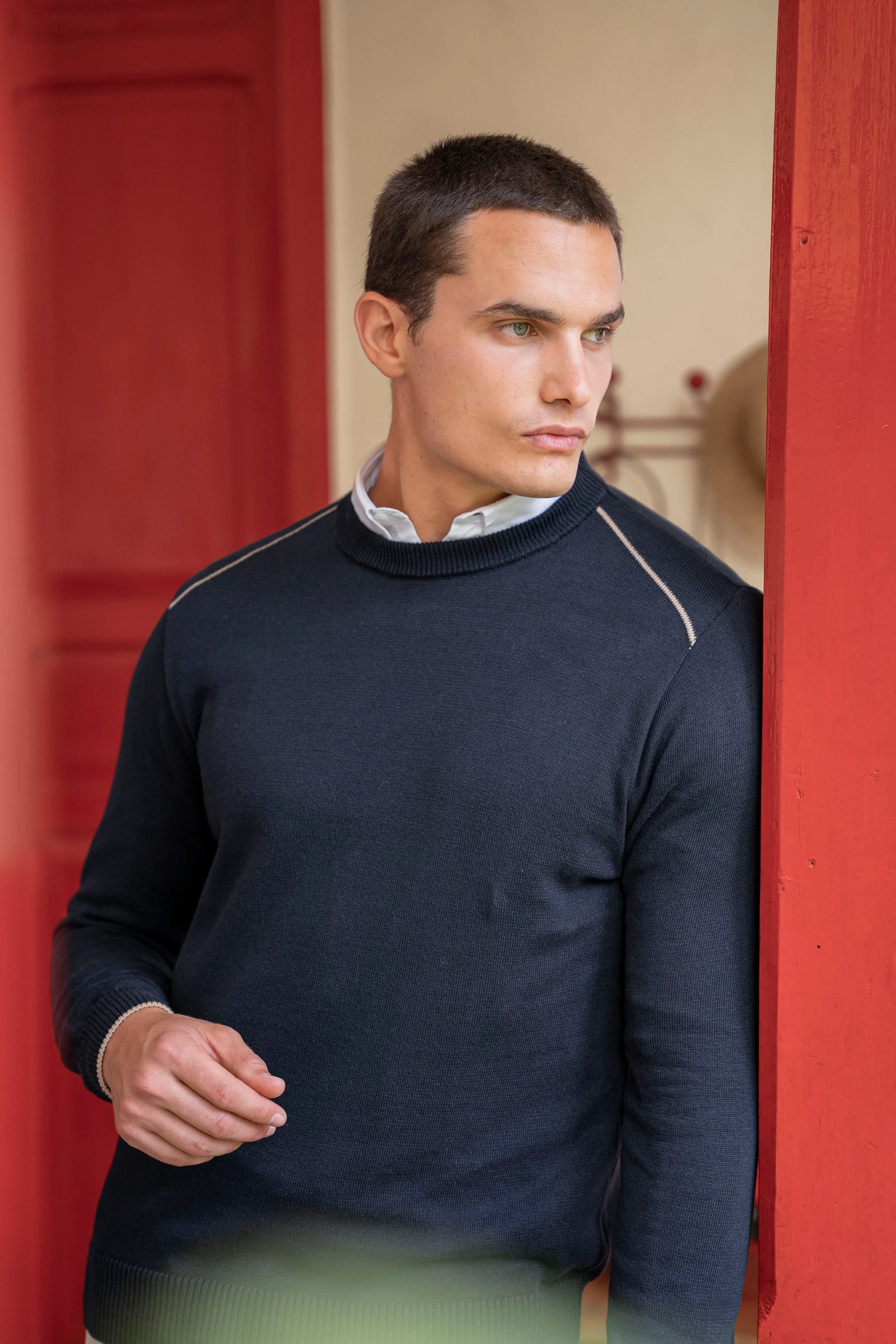 Cuello redondo Insignia Armatura Hombre Azul Oscuro