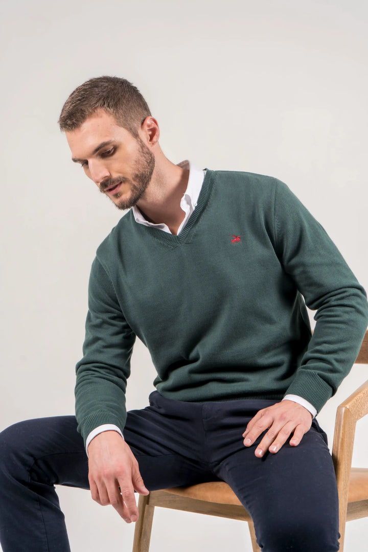 Saco para hombre cuello V Armatura color verde oscuro.