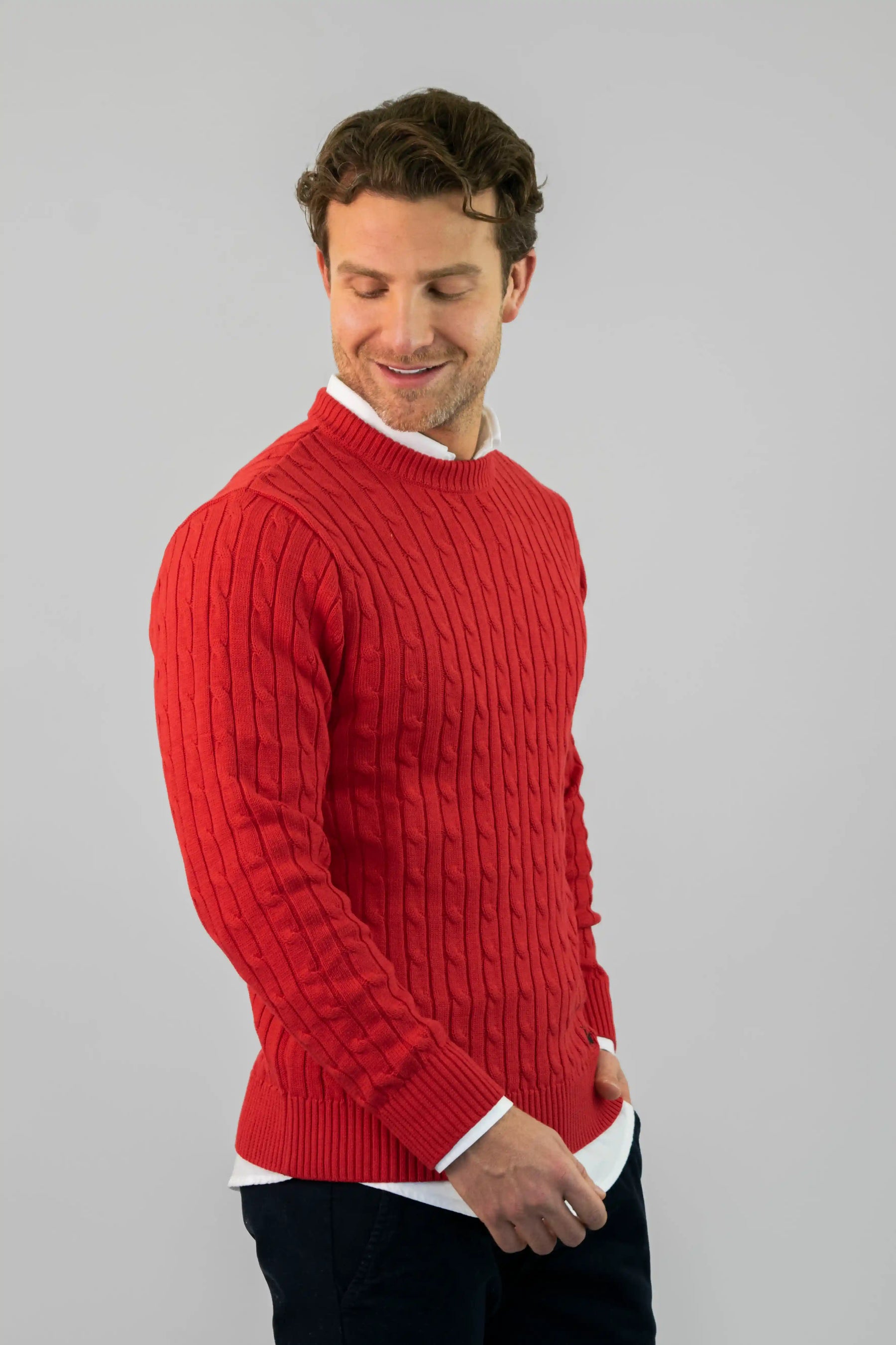 Suéter trenzado cuello redondo Hombre Rojo