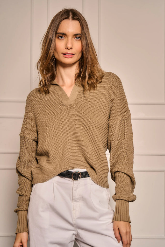 Suéter Cuello en V Montecarlo Mujer Café Armatura – Armatura CO