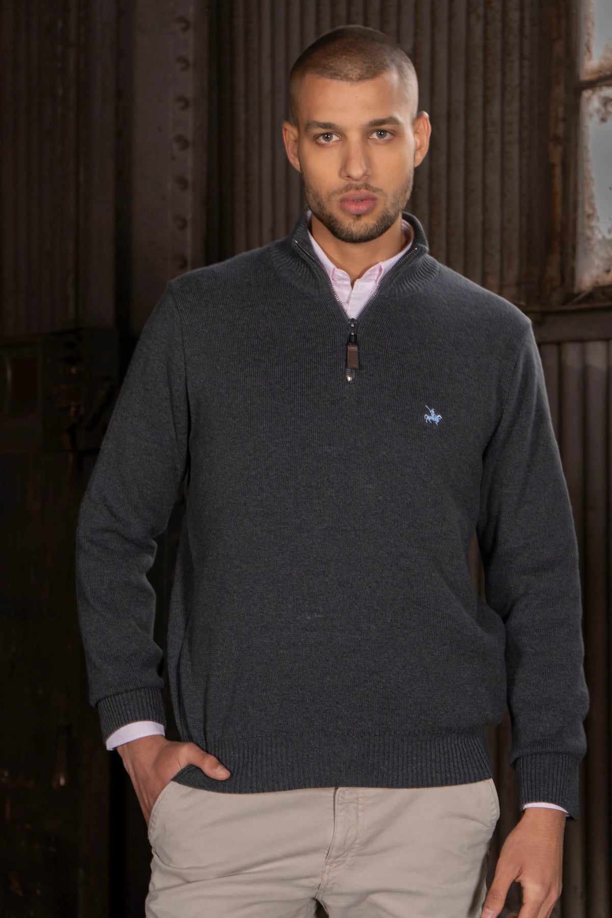 Suéter Halfzip Minimal Hombre Gris Oscuro