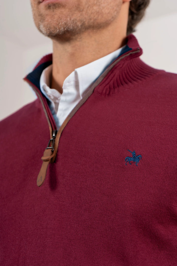 Suéter para hombre cuello halfzip Armatura ligero vinotinto.