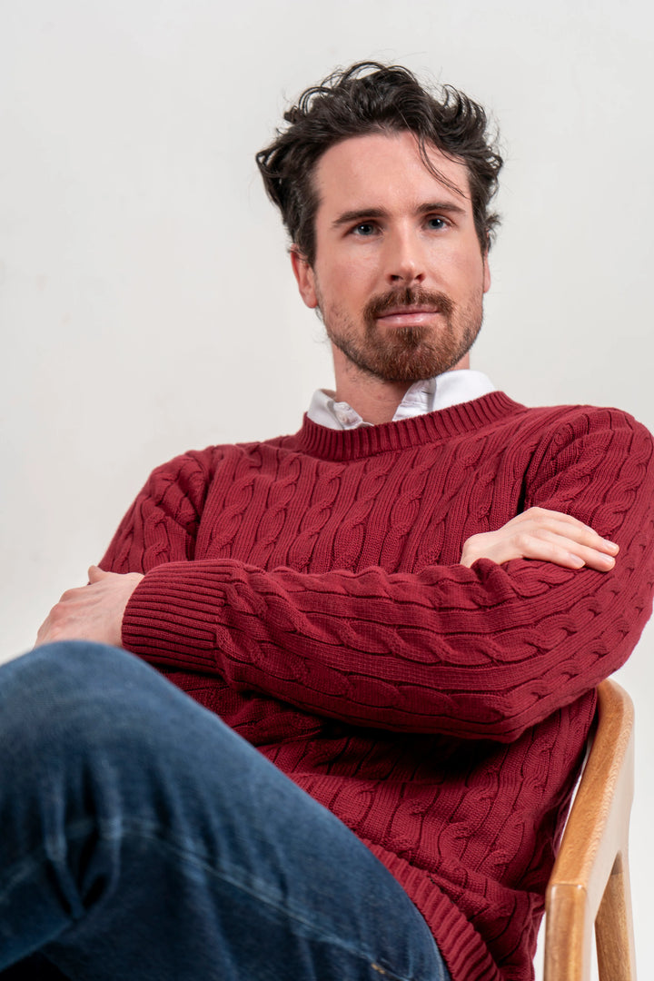 Suéter trenzado cuello redondo Hombre Vinotinto